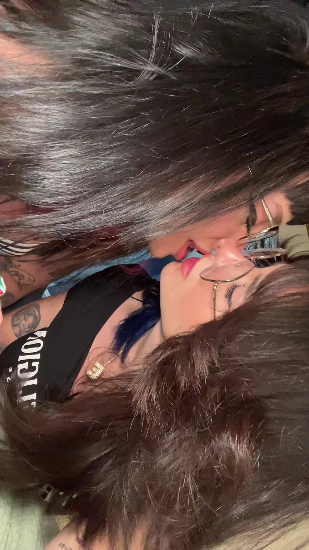 eli (@flashy.effy) - Urlebird