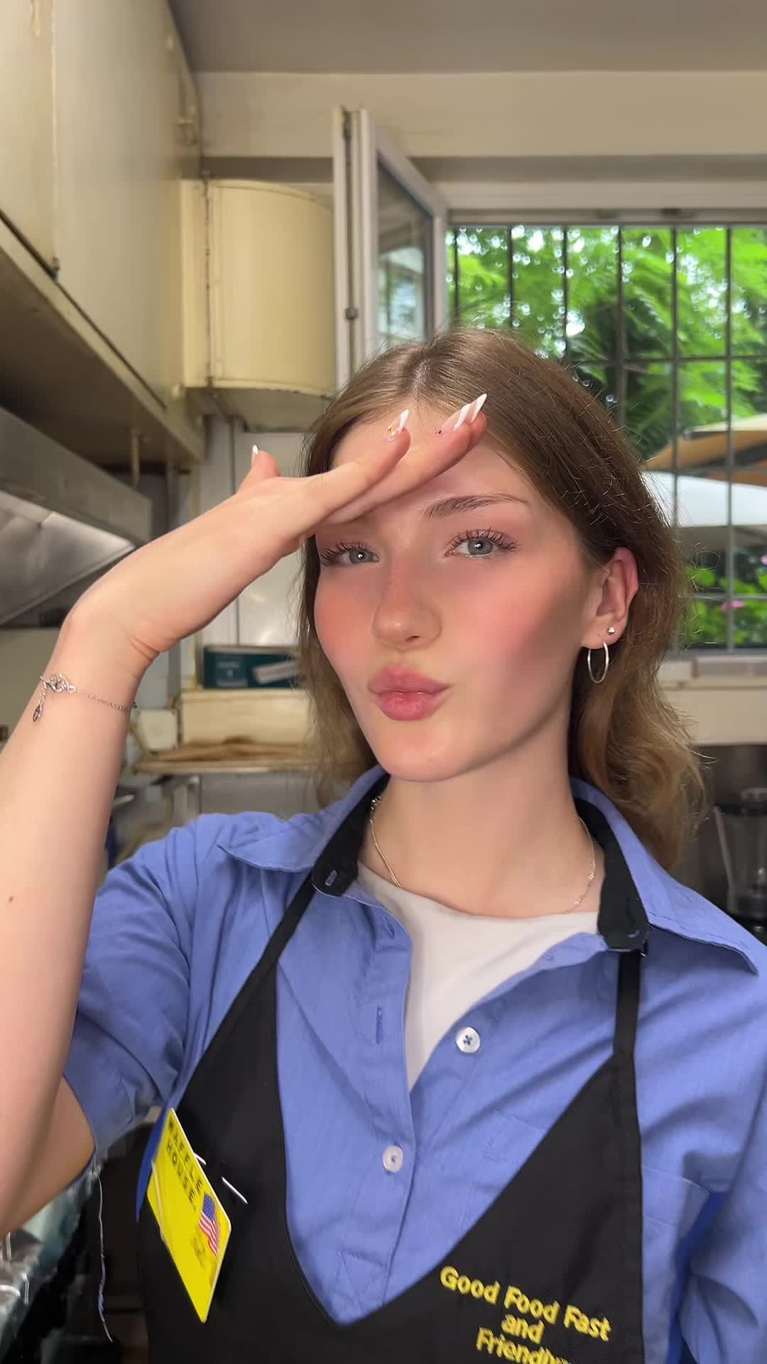 Kelly (@blondekelly.tylr) - Urlebird