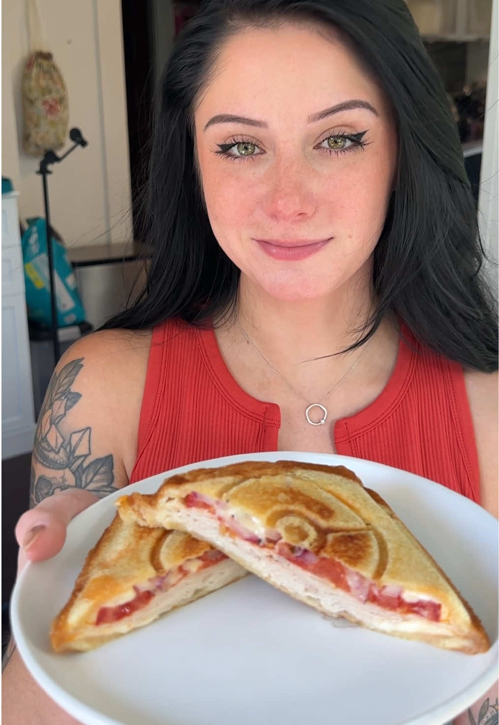 sandwichcutiecat (@sandwichcutiecat) - Urlebird