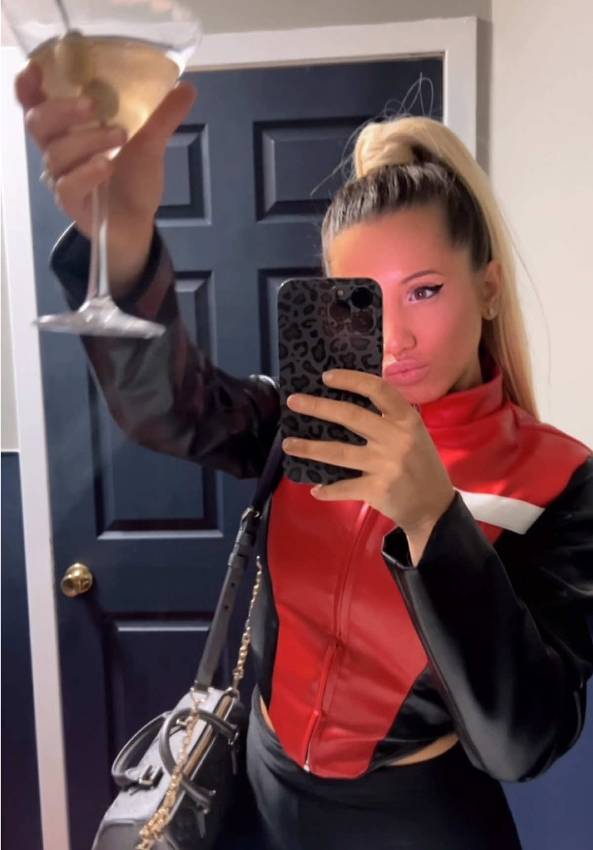 TAYLOR MCTEAGUE ♡ (@tmick___) - Urlebird