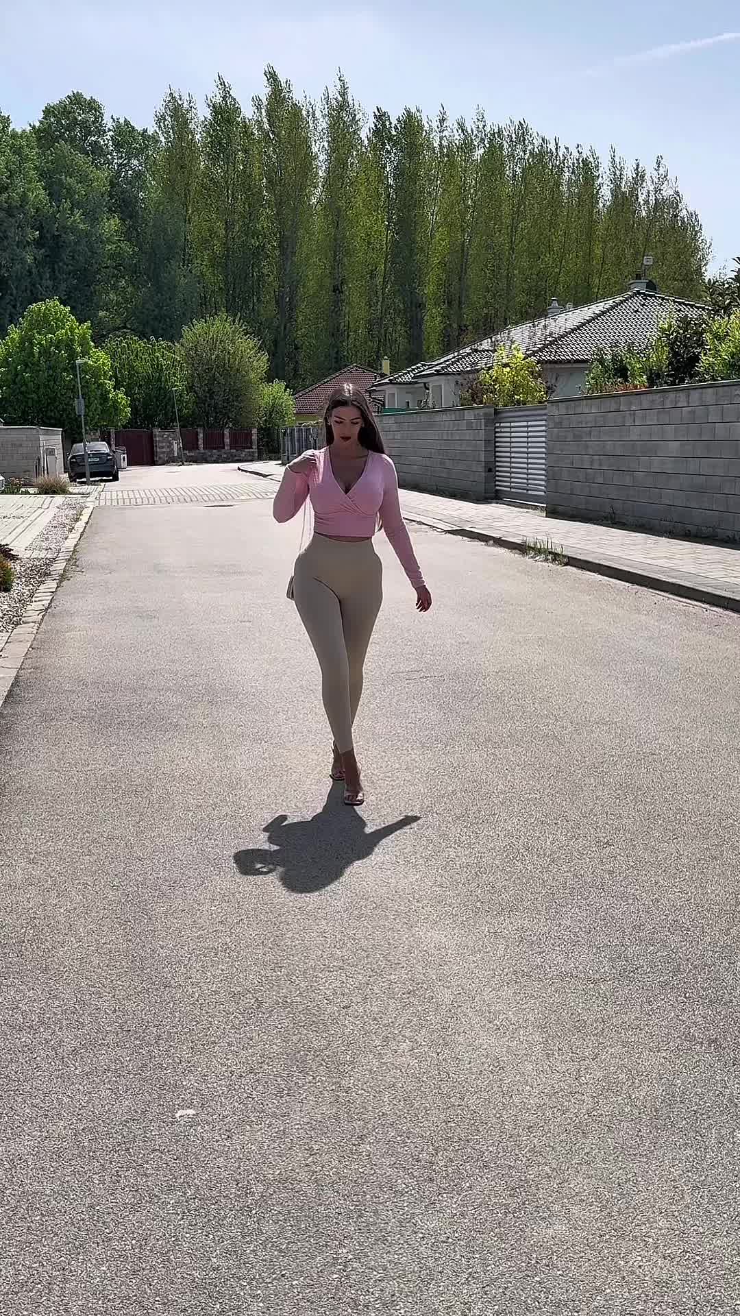 Zoe Hill (@zoexhill) - Urlebird