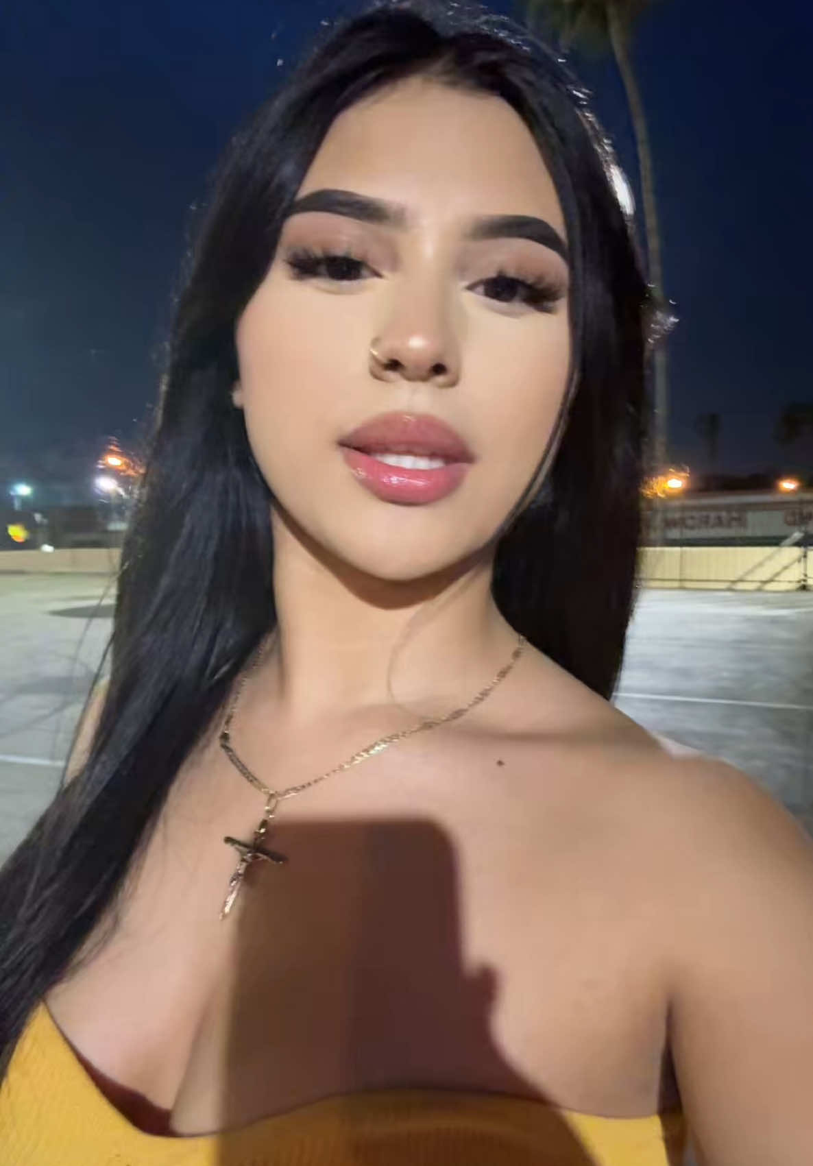 Anahi (@weluvanahi) - Urlebird