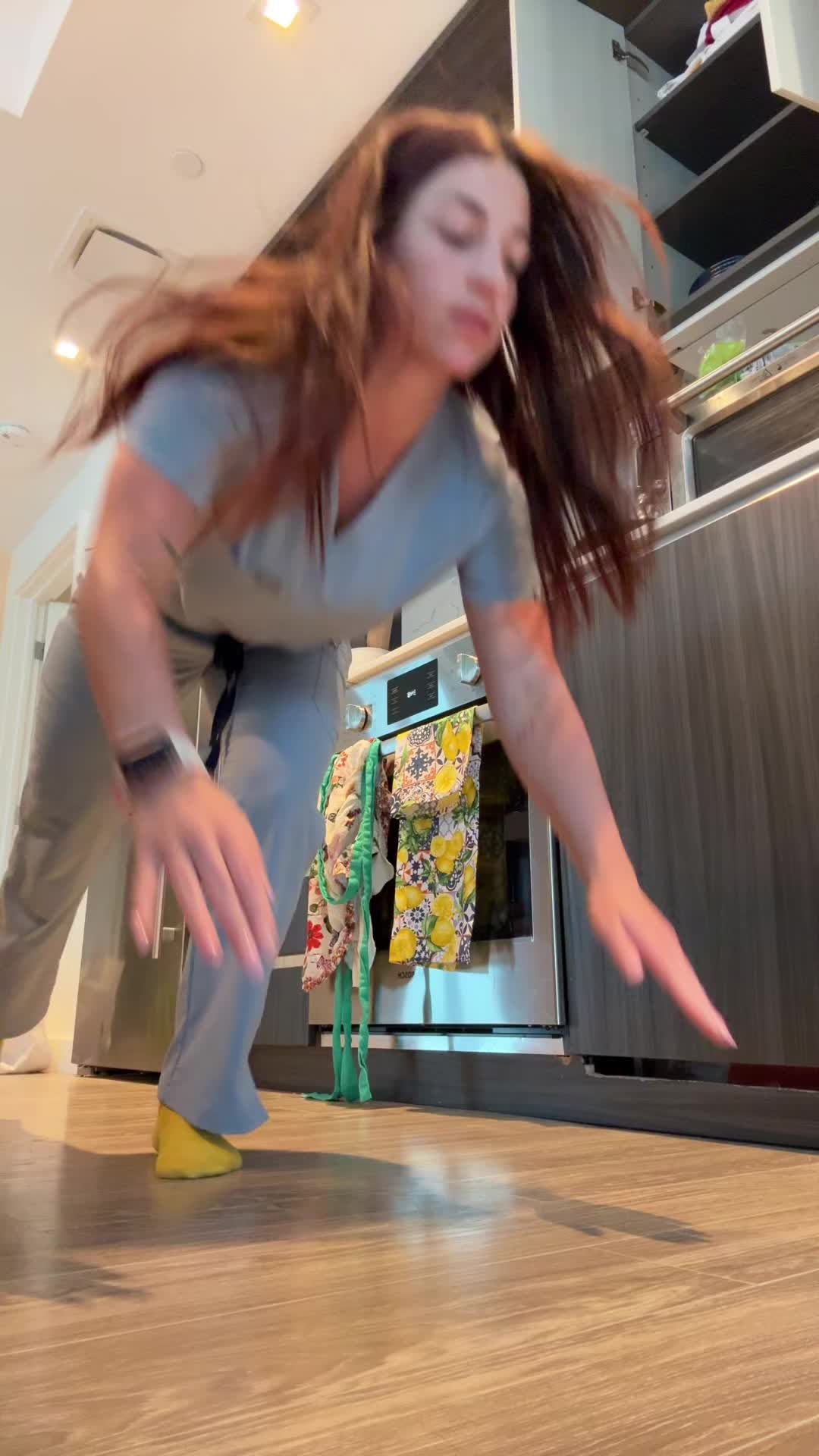 Mommy (@meggyeggo) - Urlebird