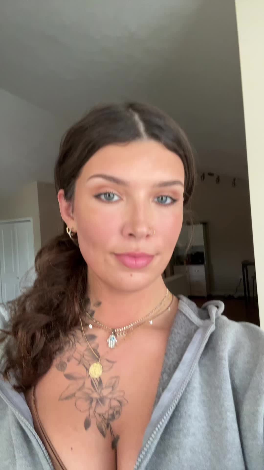 Miya (@miyaacacia) - Urlebird