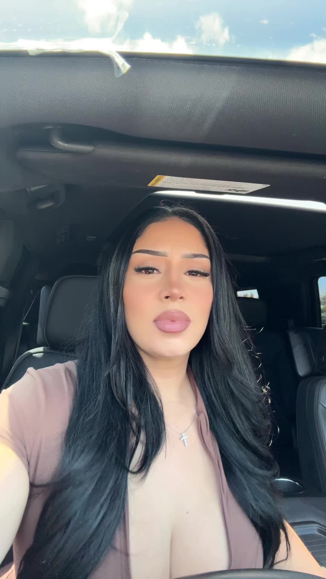 missmichelle (@officialmissmichelle) - Urlebird