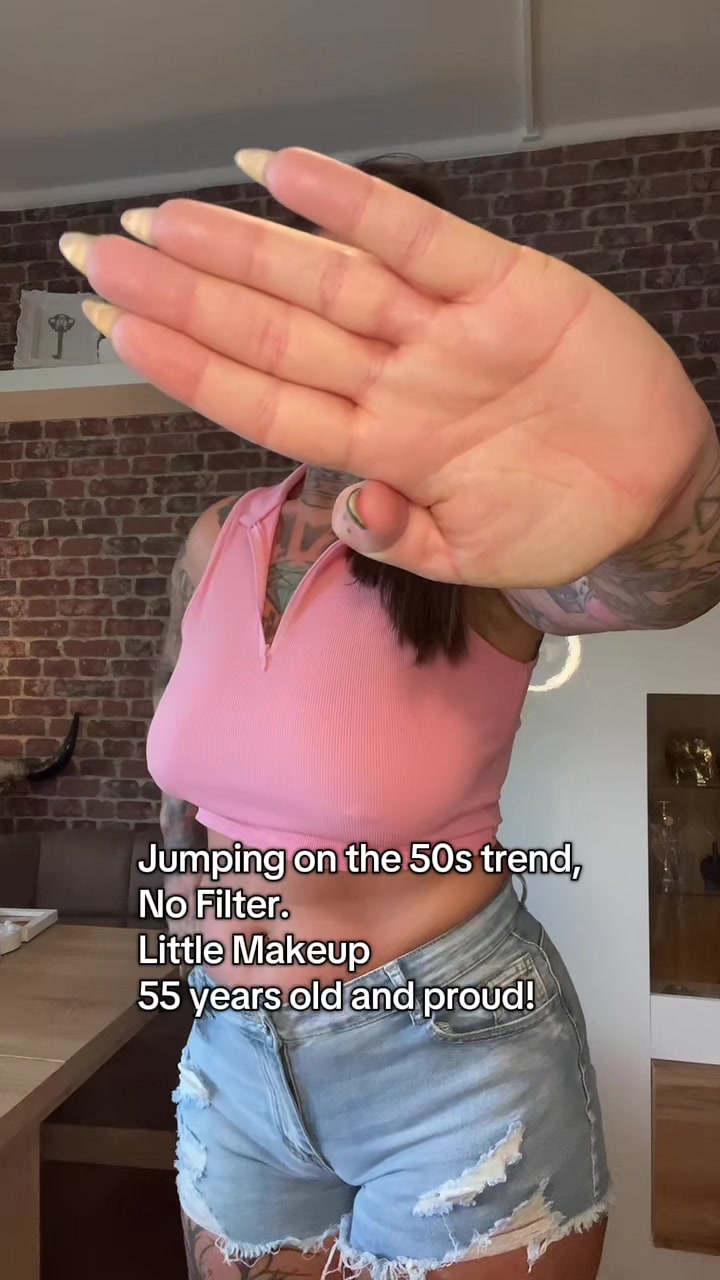 Roxyy (@roxyswildplace) - Urlebird