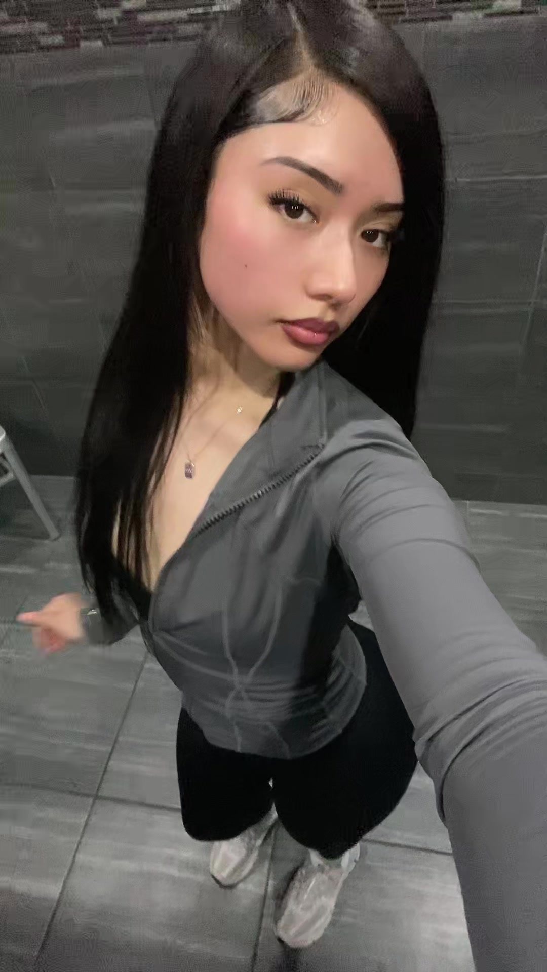 @🥳