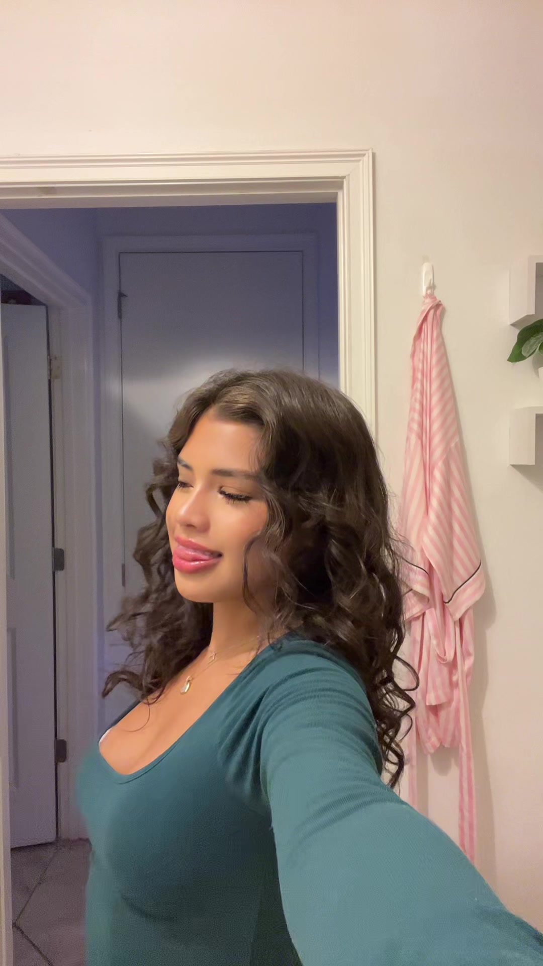 Victoria Jaimes (@victoriajaiimes) - Urlebird