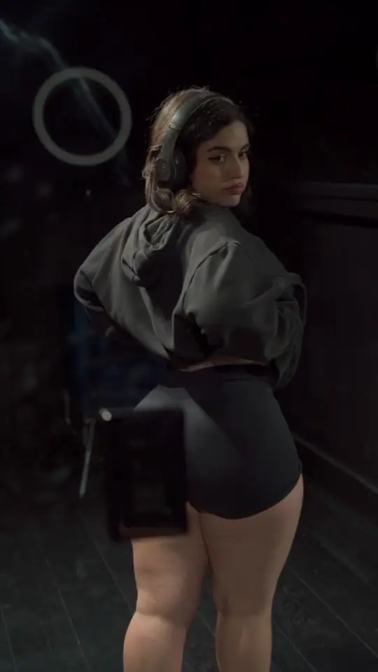 Melina kon (@melkoneko) - Urlebird