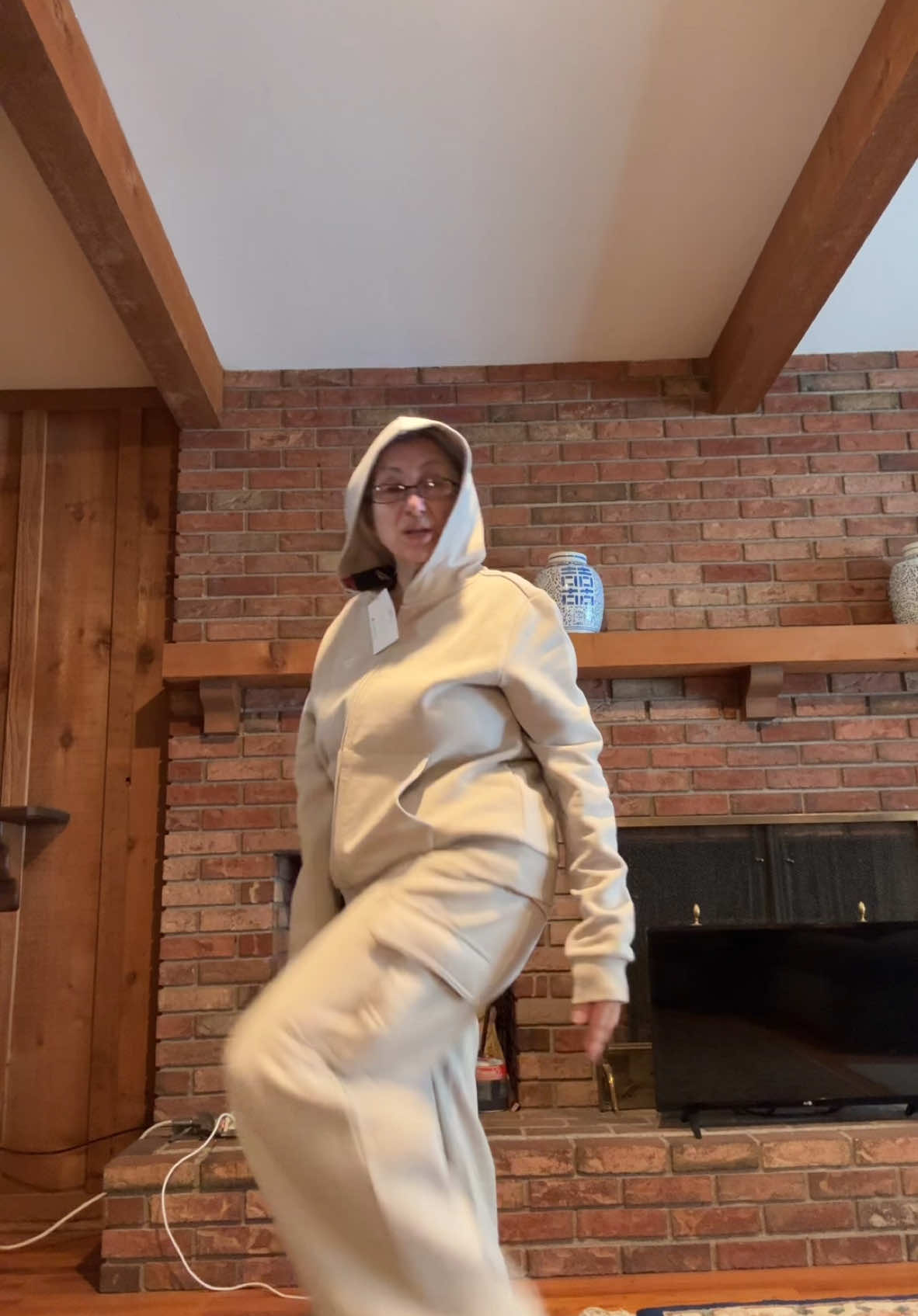 Hey guys, come with me to run out of | Jessica Vestal ♕ (@jess.ves2)