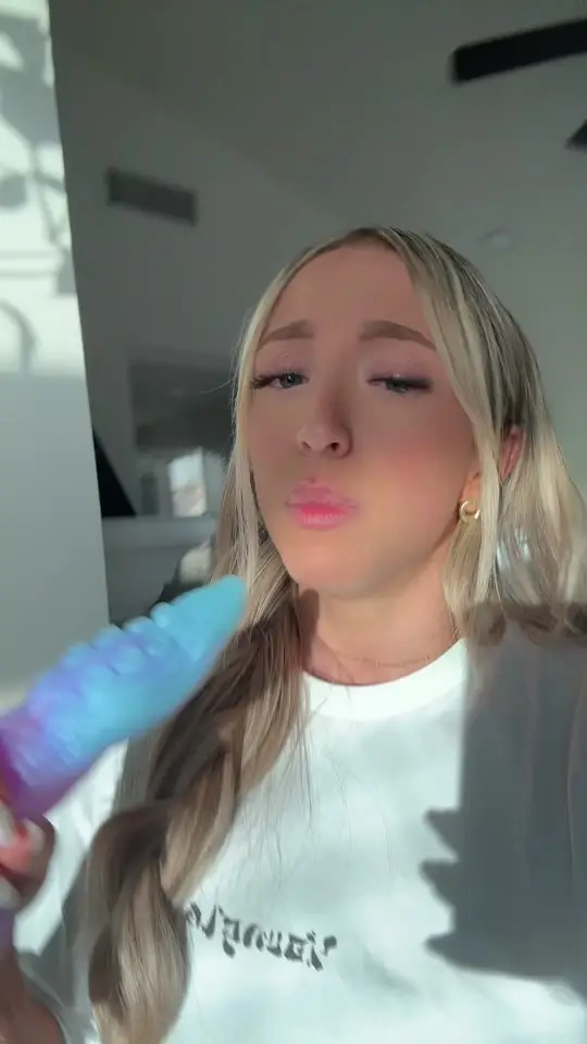 justpeechi (@justpeechitv) - Urlebird