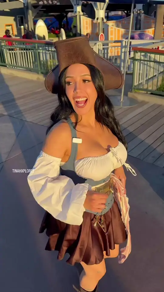 Tina the Xplorer (@tinaexplorez) - Urlebird