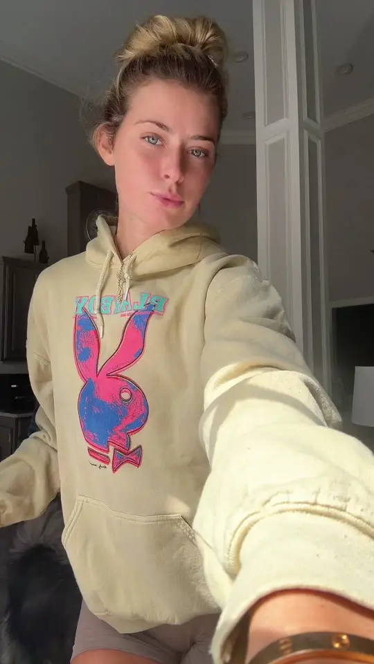 Megan (@mmegliving) - Urlebird