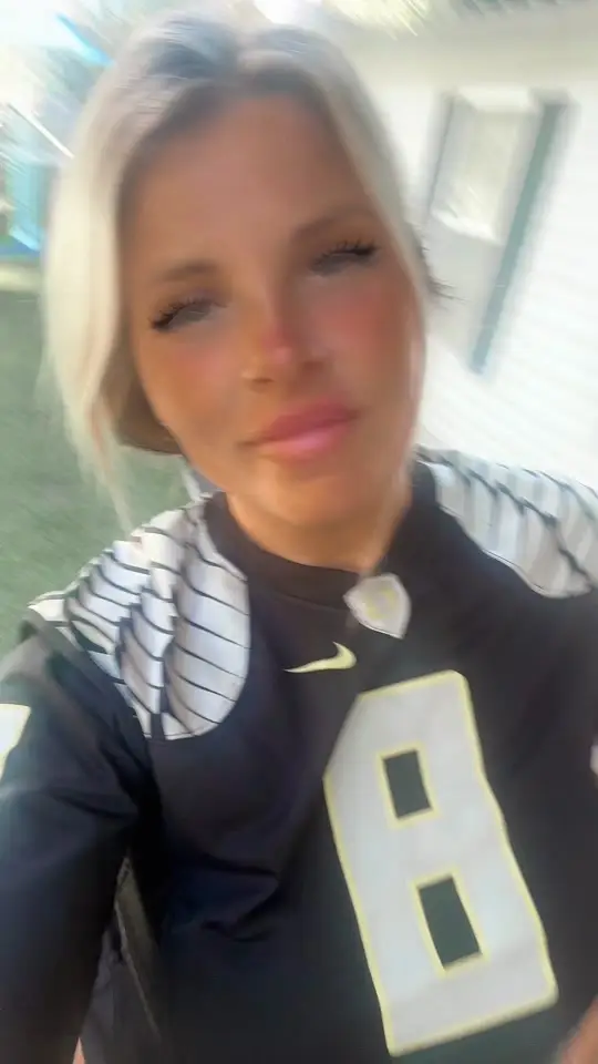 Lindzee (@wvbabyxxo) - Urlebird