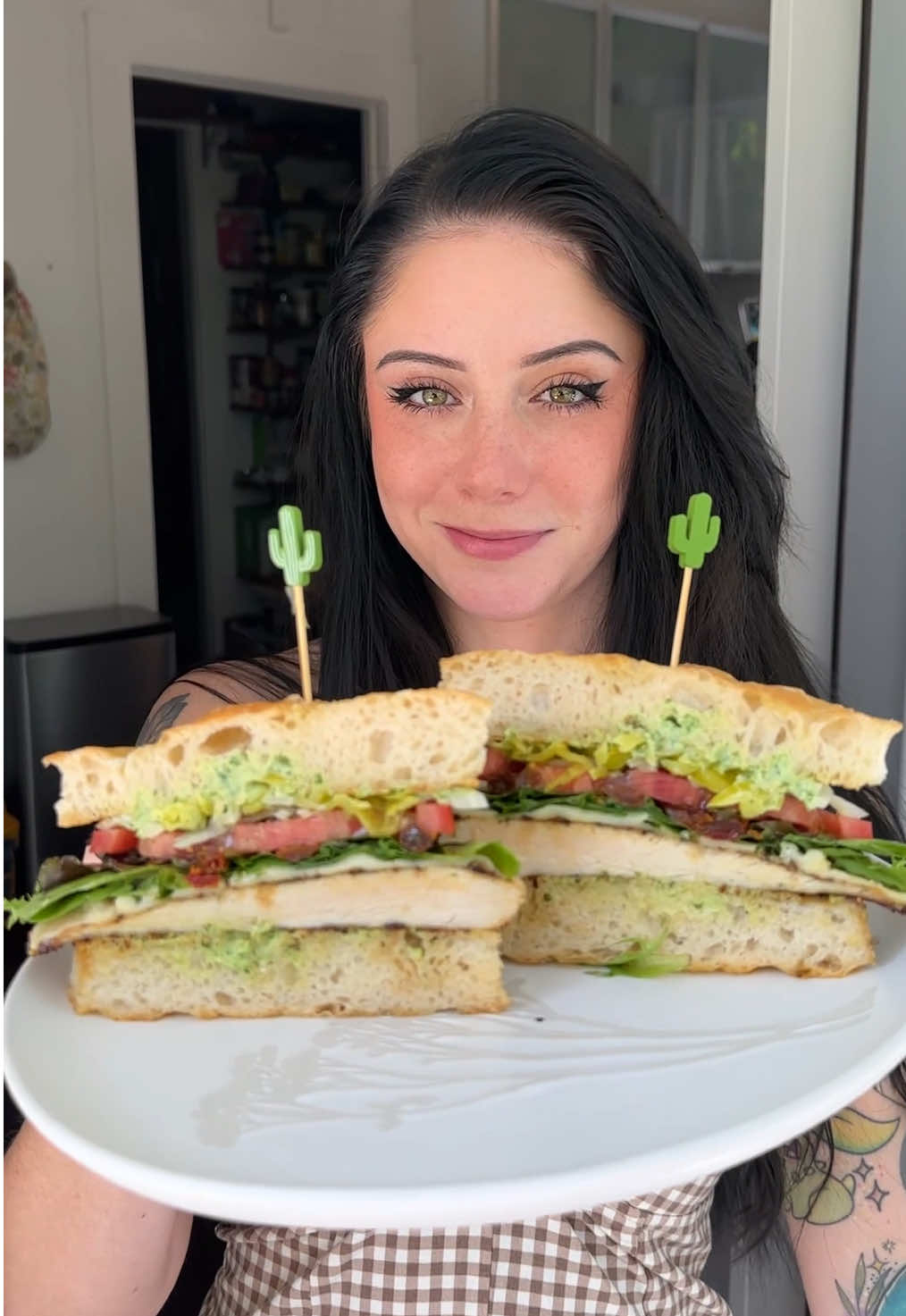 sandwichcutiecat (@sandwichcutiecat) - Urlebird