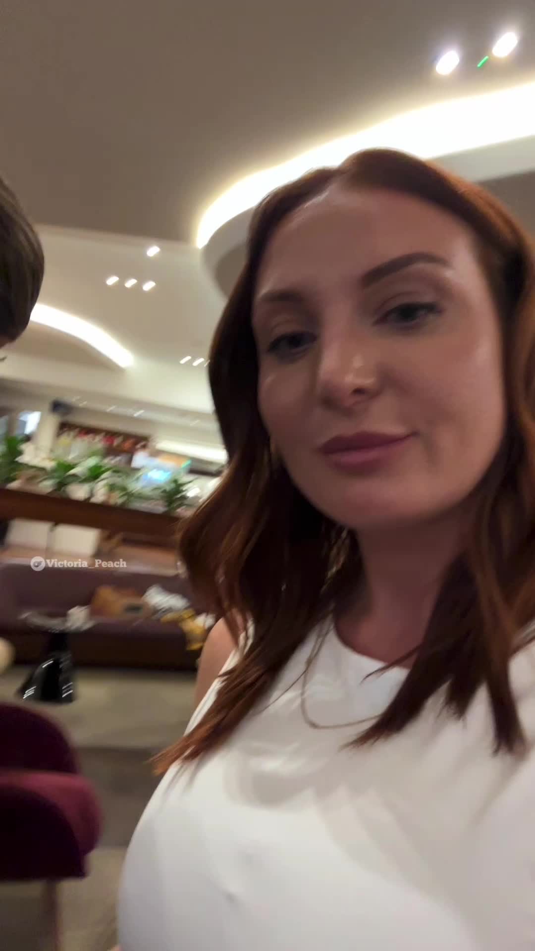 Peaches (@stickiest_peach) - Urlebird