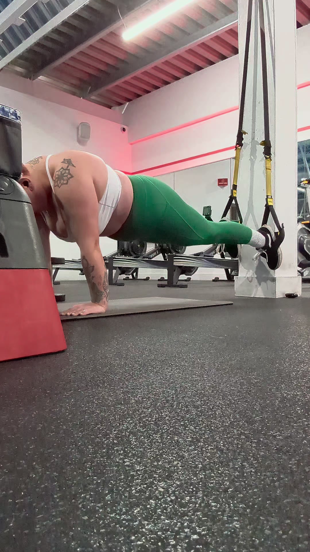 Victoria Rae Matthews (@vicraee) - Urlebird