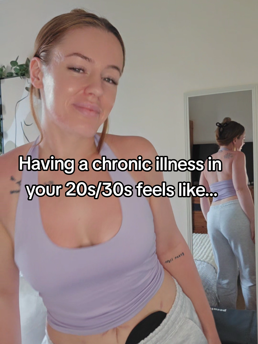 @CharAndHerBag 🤍