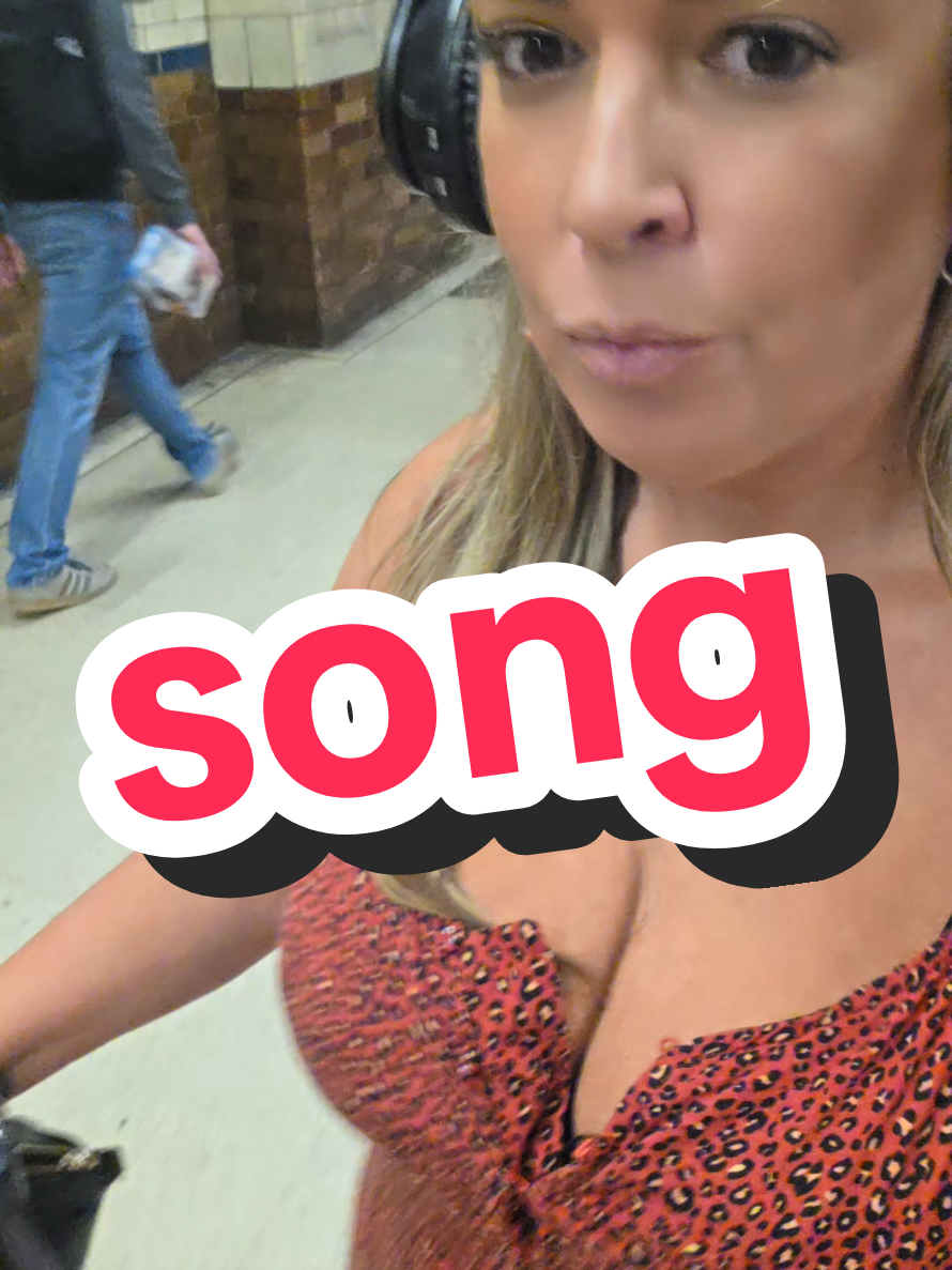 @maisielew09