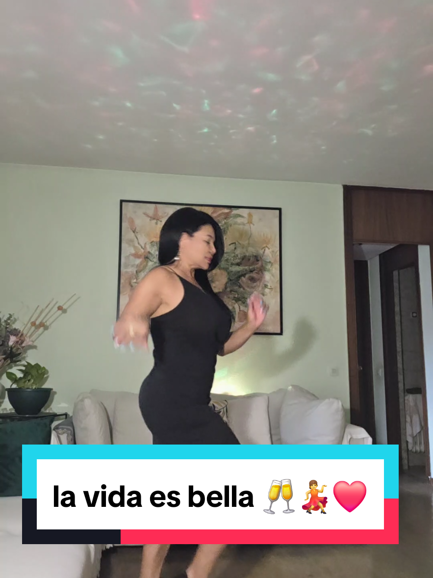 @LAVIDAESBELLA 🥂💃