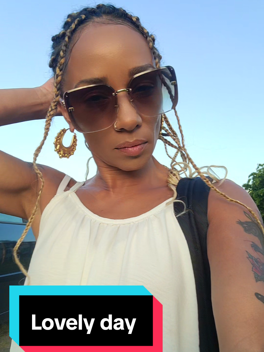 @Brownin_Tee