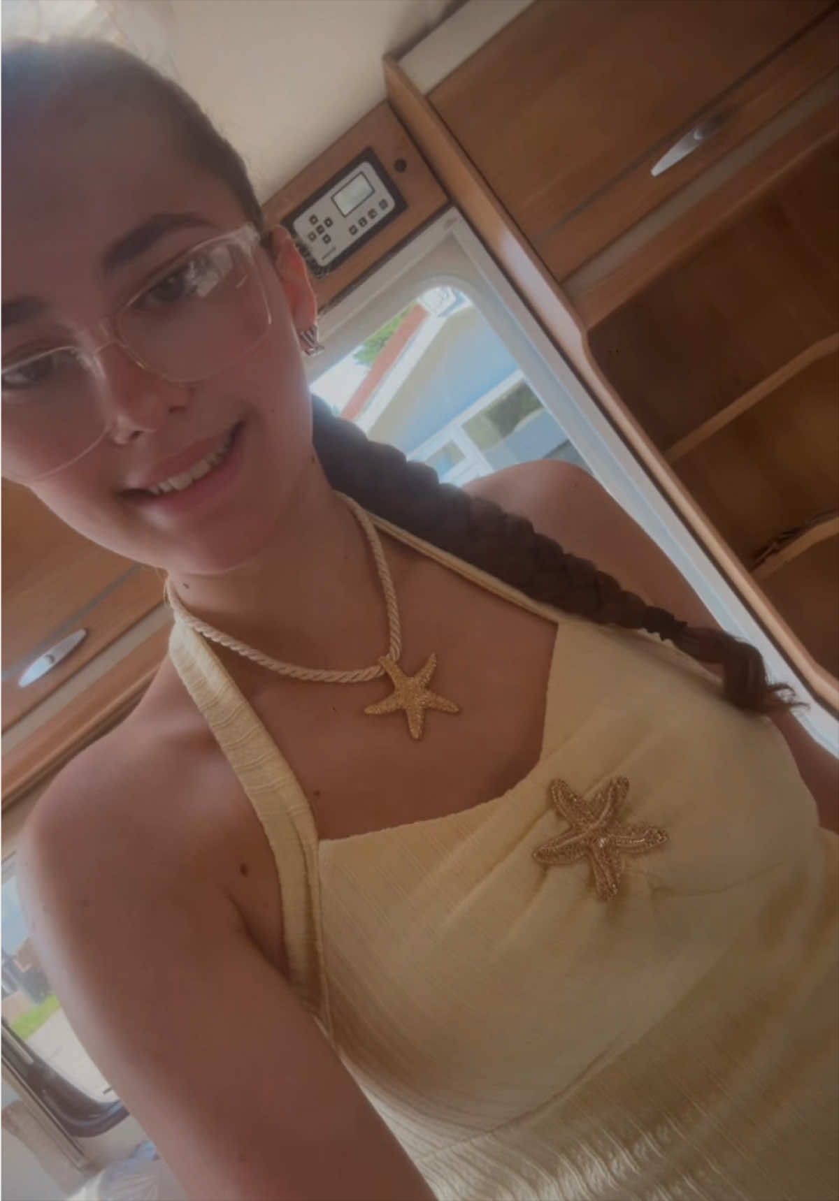 @Leona13