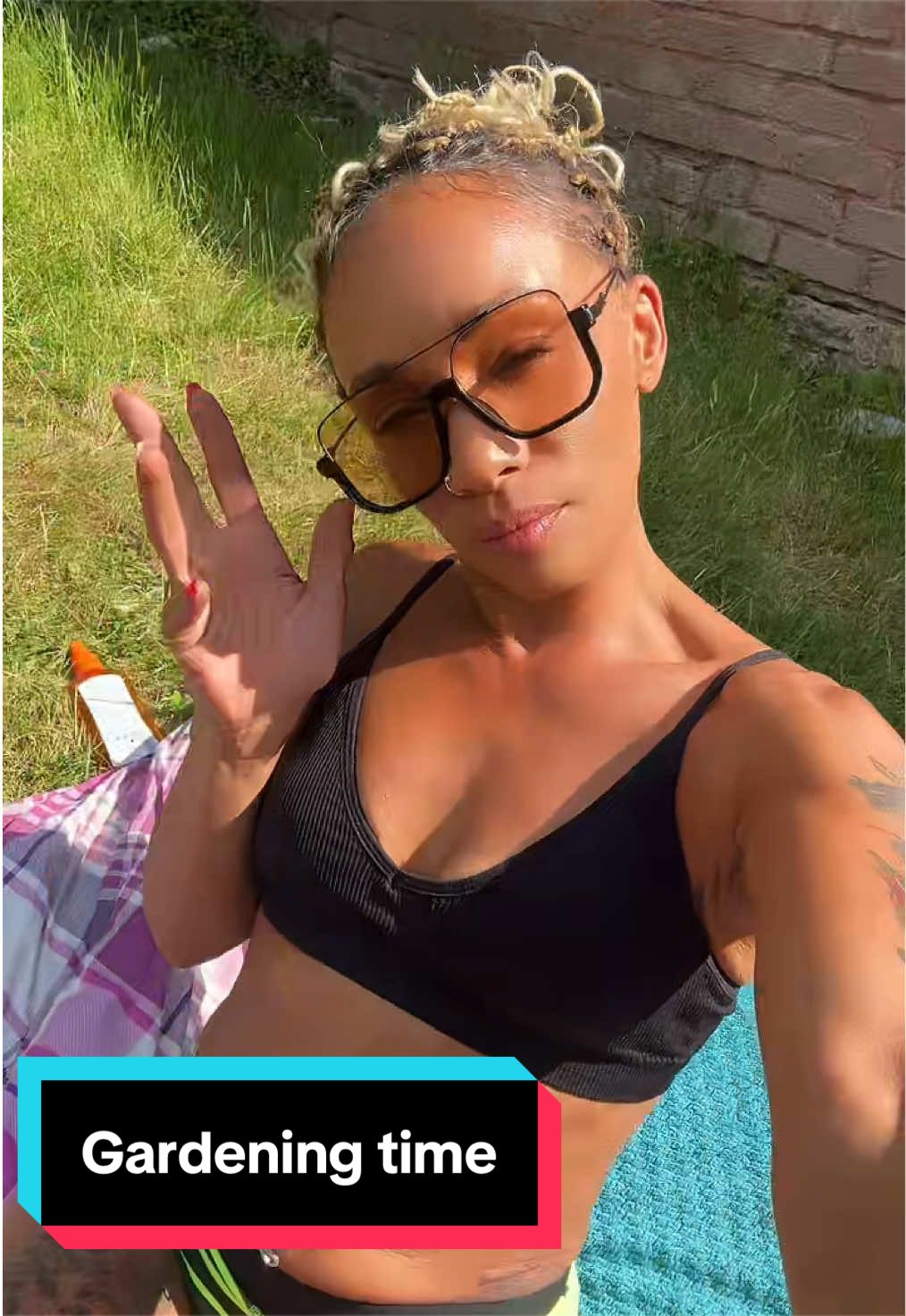@Brownin_Tee