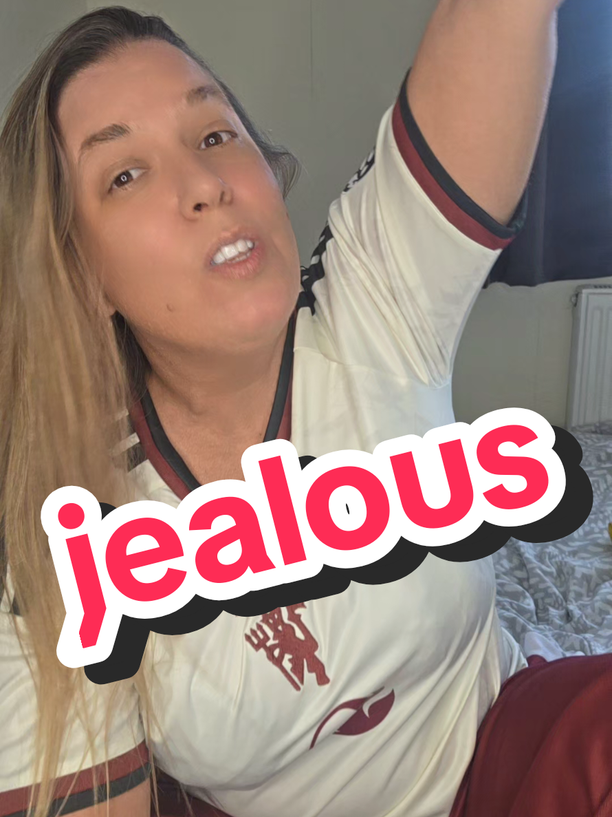 @maisielew09