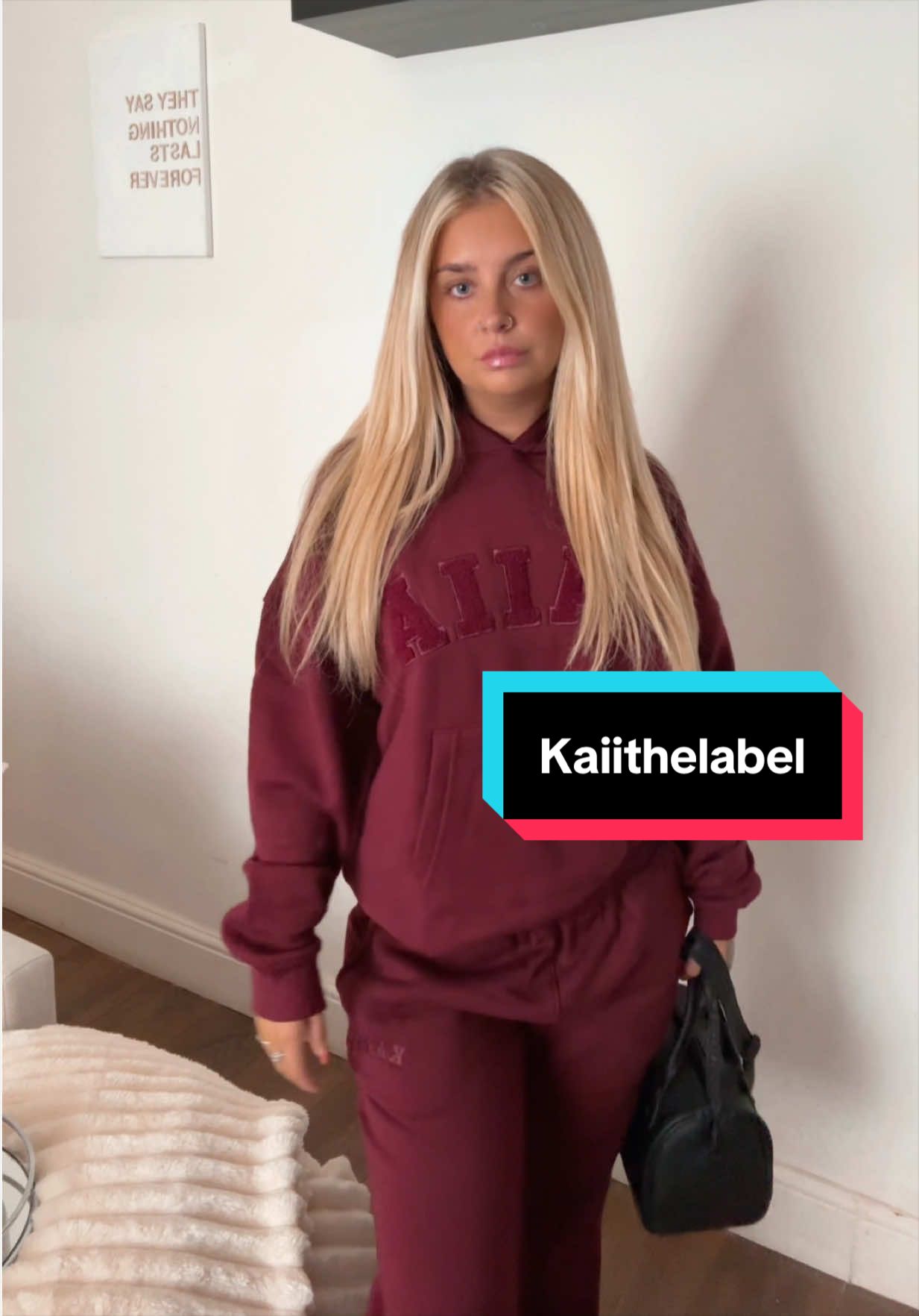 @courtneyleahliv