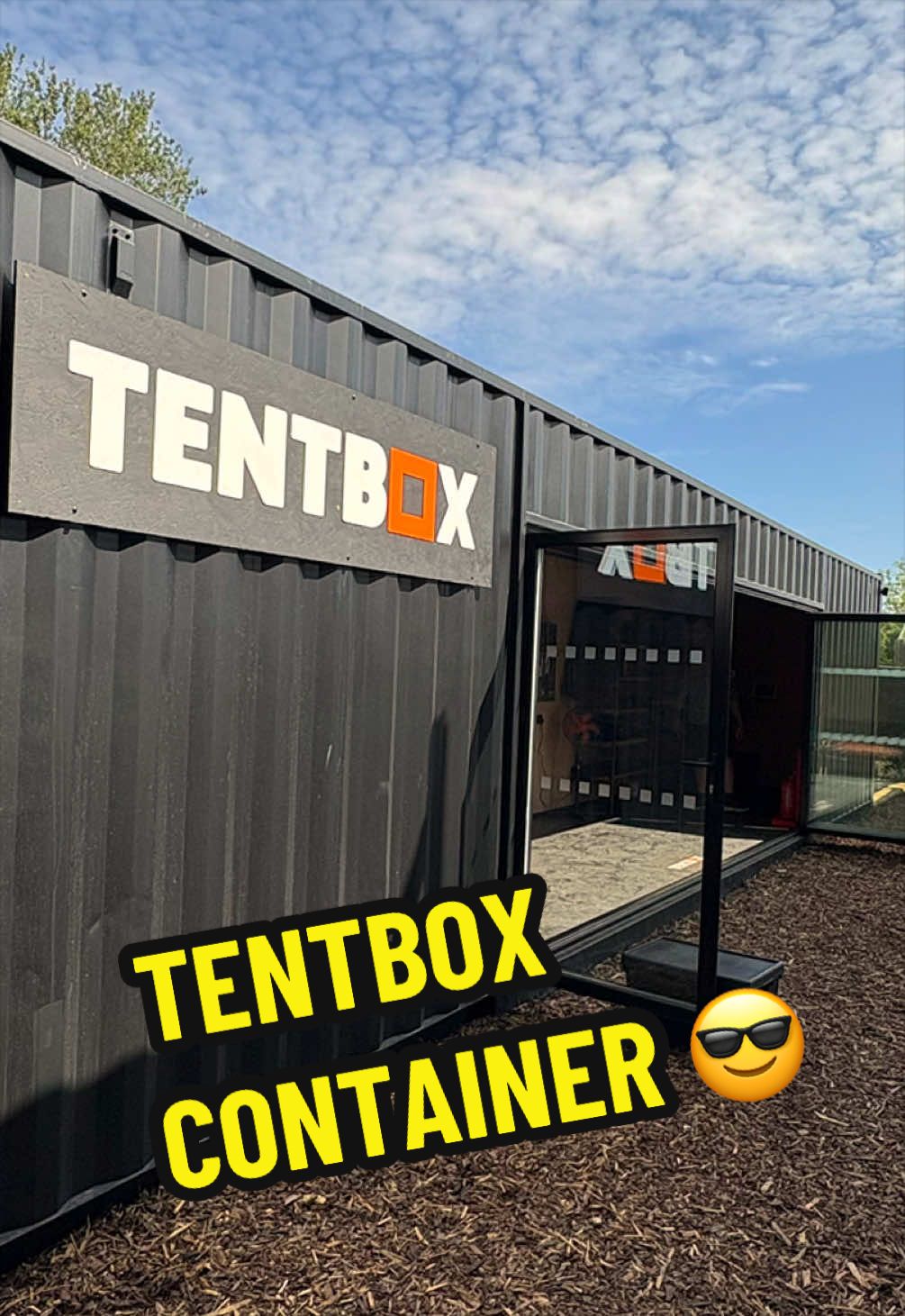 @Universal Containers