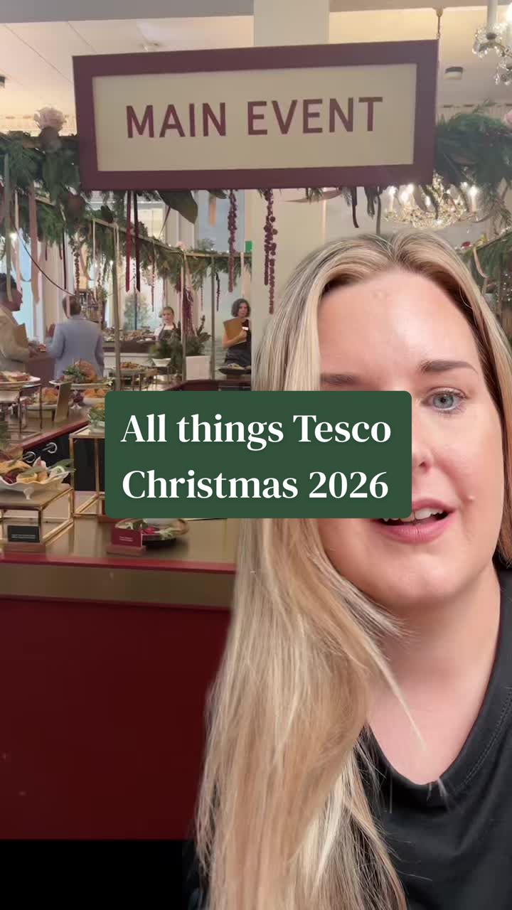 @AshleighLovesChristmas