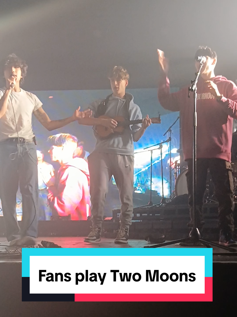 @BoyWithUke Fanpage