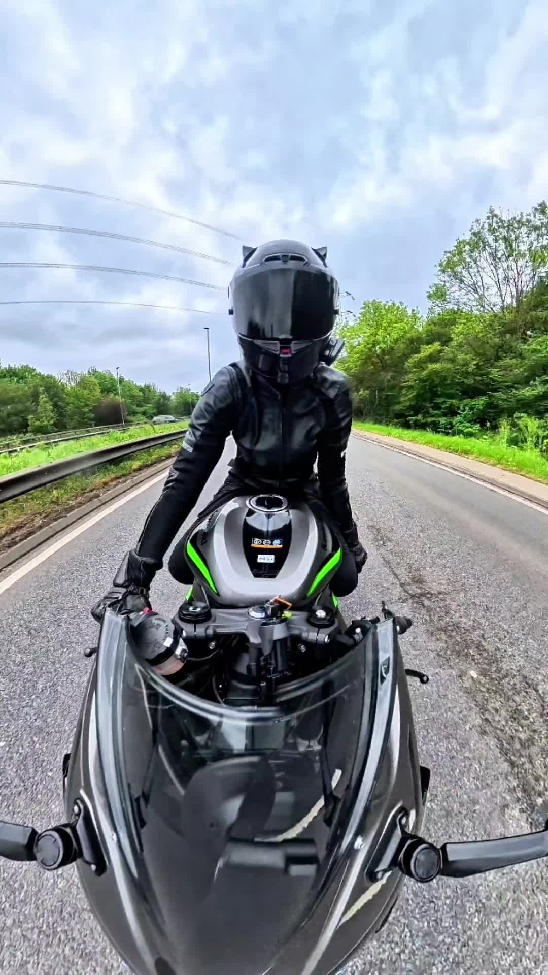 @Iris_Meowww