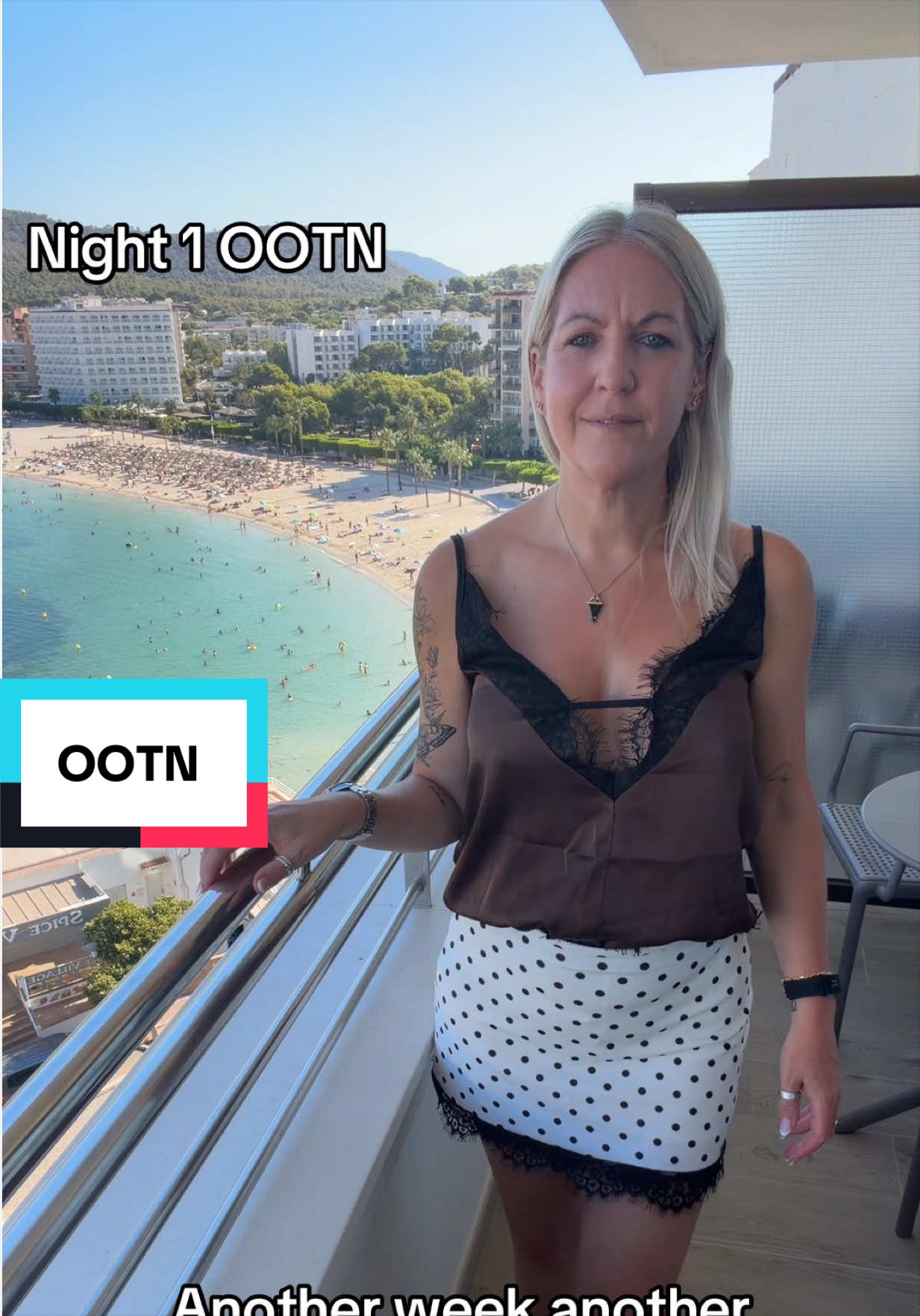 @Zoe Burnie |Over 50+Me 🤍🥂💚