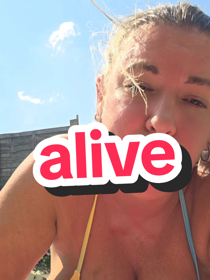 @maisielew09