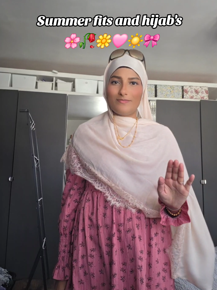 @🧕🏽