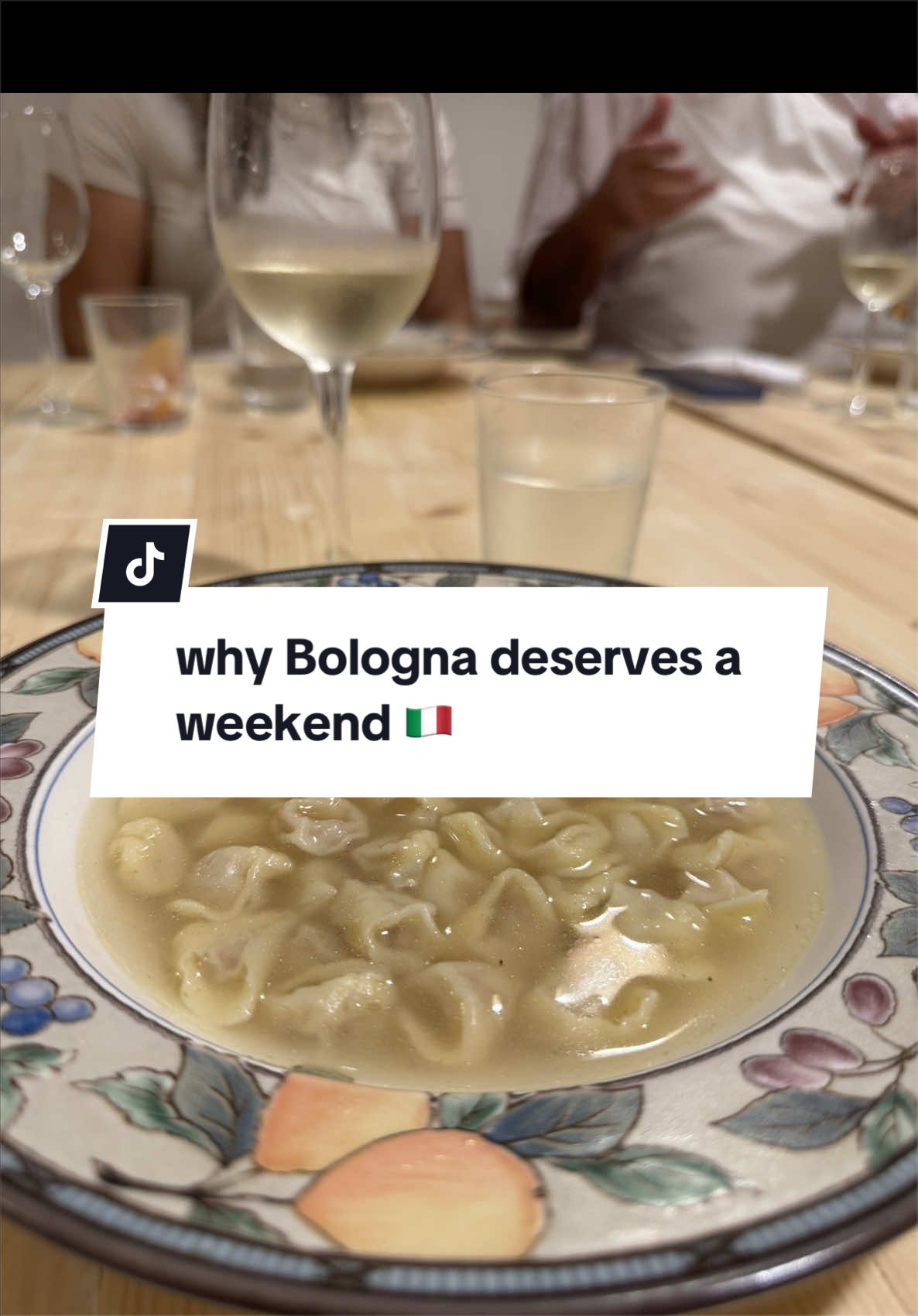 @Charly | 🍷 Aspiring Somm |✈️