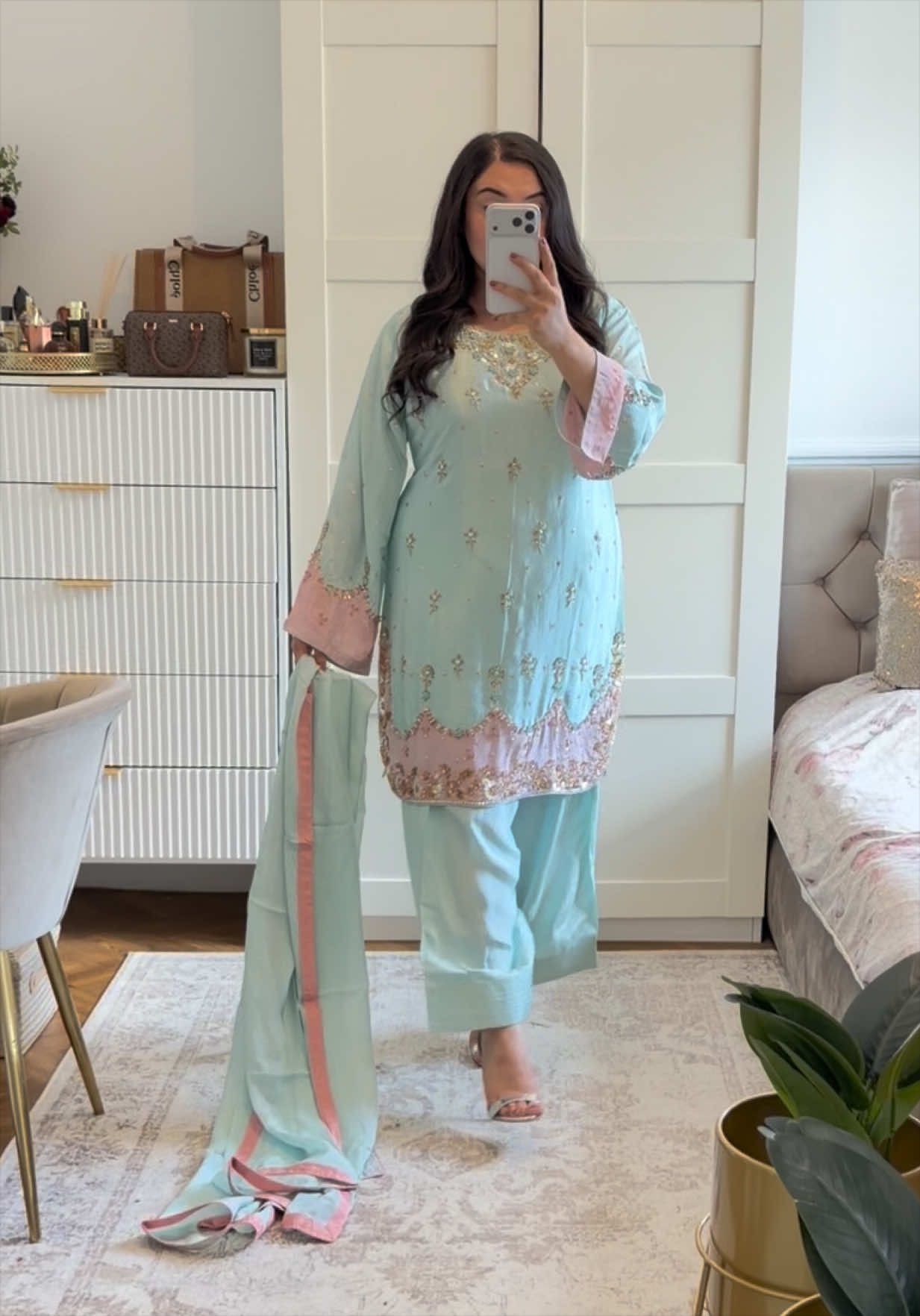 @Aina__couture
