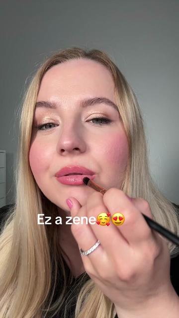 @F&uuml;zi Vikt&oacute;ria Makeup