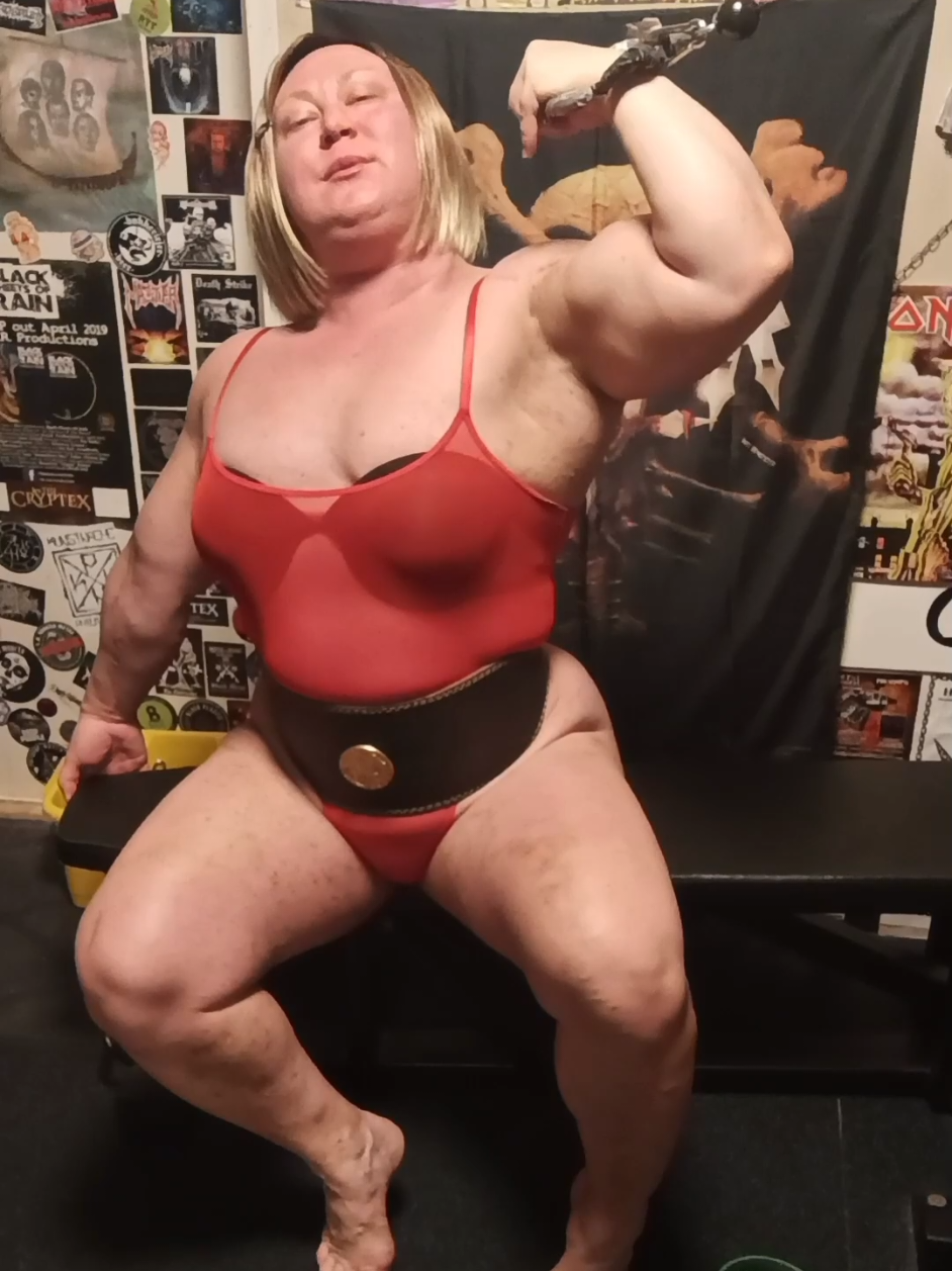 @Anna K Powerlifter