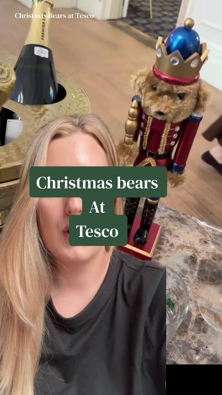@AshleighLovesChristmas