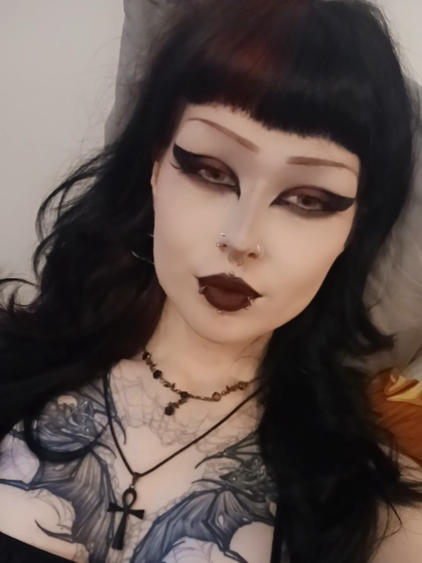 @𝕾𝖆𝖗𝖆 𝖑𝖗 𝖓𝖌𝖙 🖤