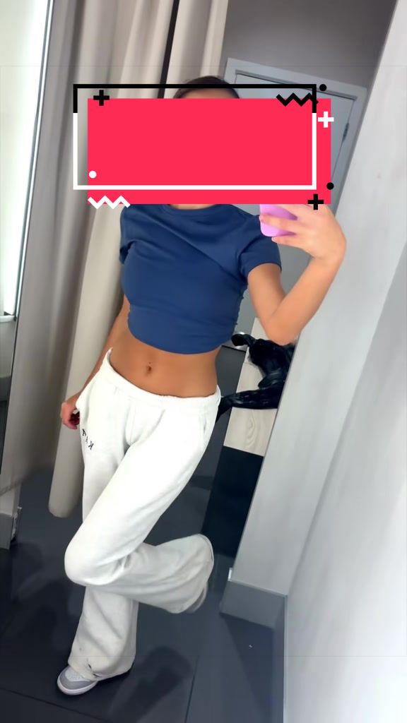 @𝐓