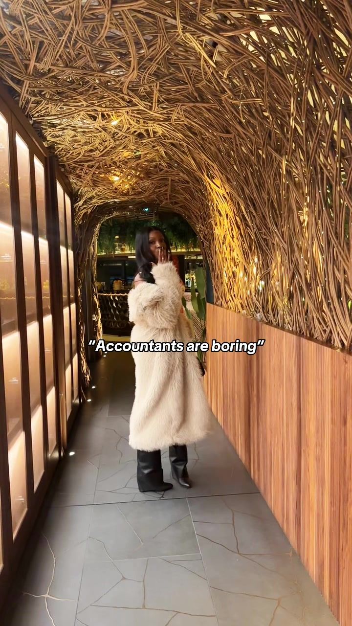 @Julia | Finance & Fly Sh*t