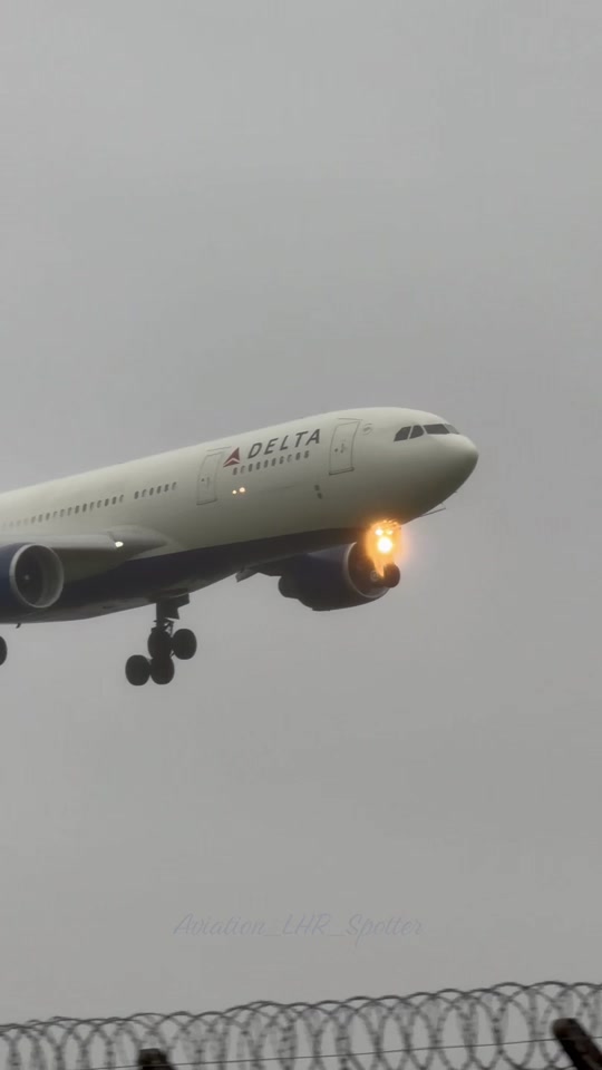 @AVIATION_YYZ_SPOTTER