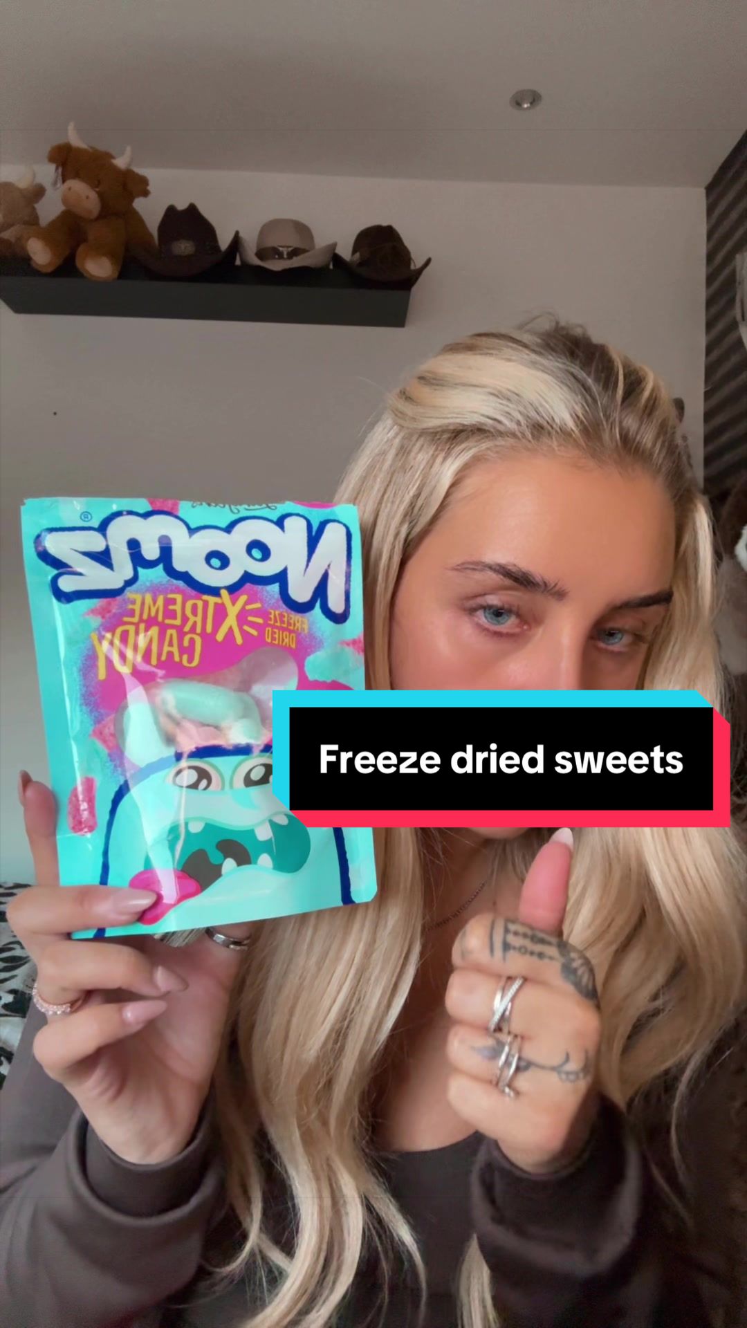 @courtneyleahliv