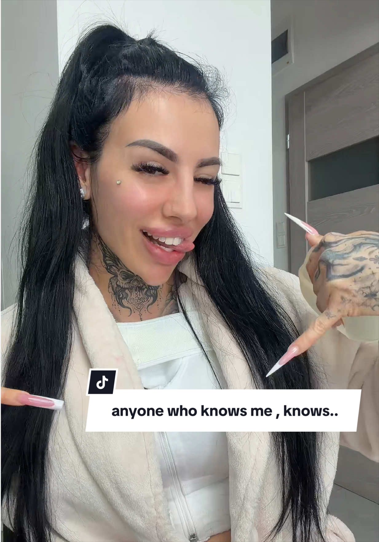 @A N I 🖤