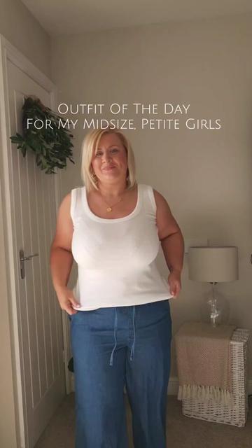@Mel | Midsize & Petite Fashion