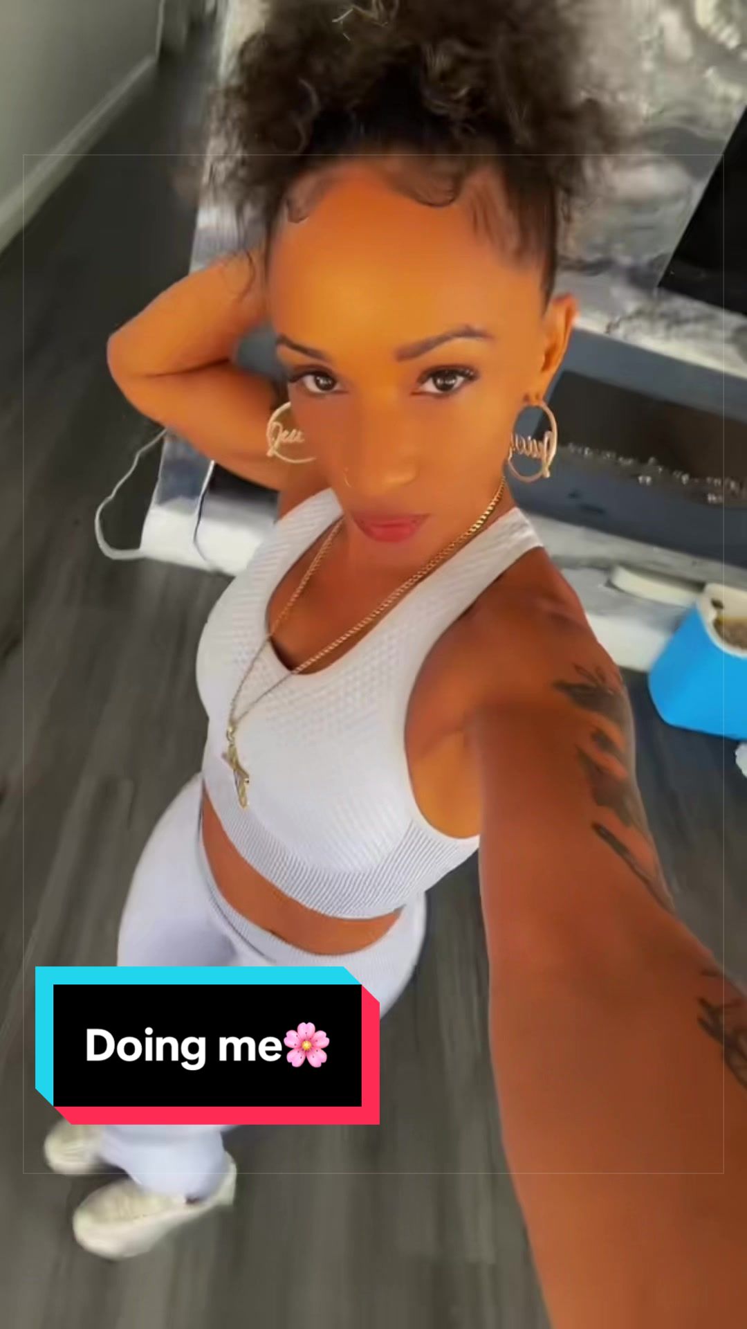 @Brownin_Tee