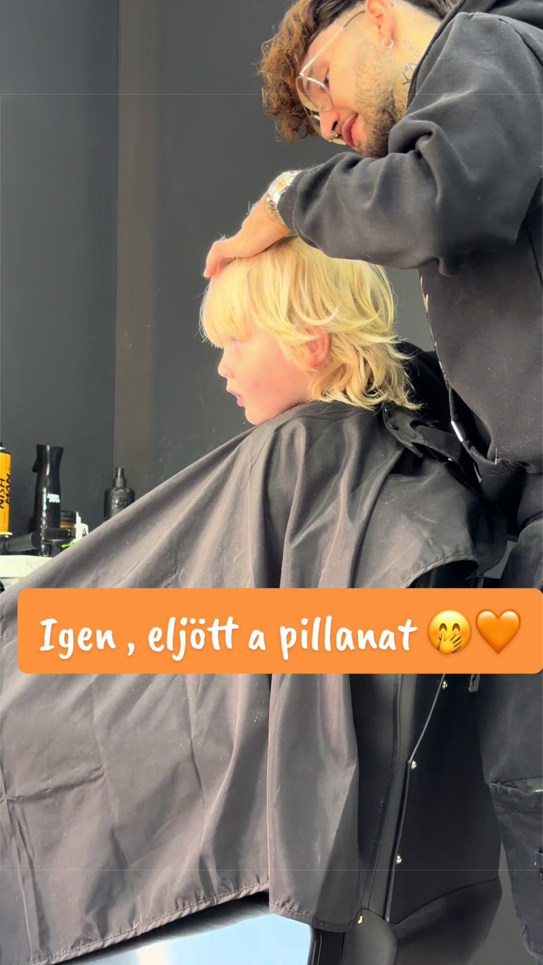 @Vivk&oacute; Nails Official 🧡